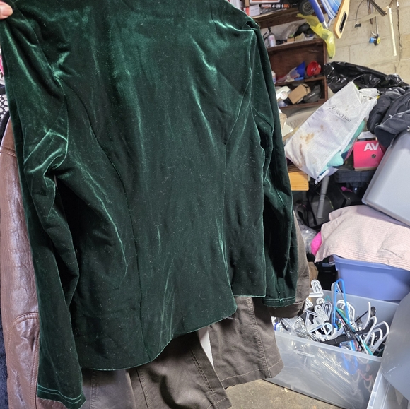 Luxurious Green Velvet Jacket - Picture 5 of 6